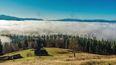 喀尔巴阡山在一波又一波的雾中
